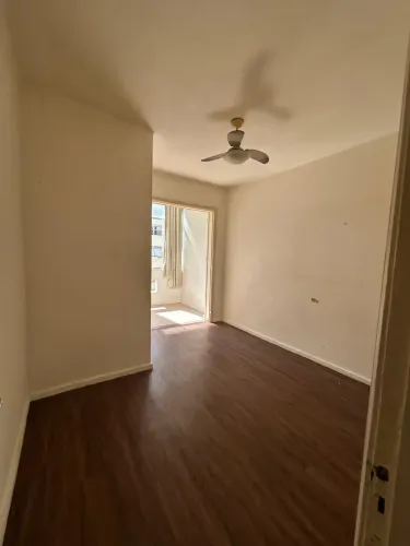 Imóvel para aluguel possui 81 metros quadrados com 2 quartos em Copacabana - Rio de Janeir