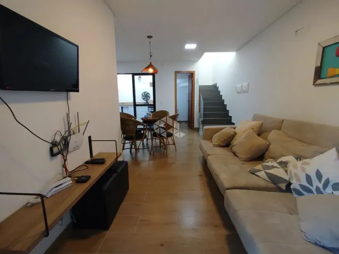 Sobrado duplex mobiliado com duas suites no Mariscal em Bombinhas SC