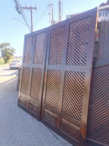 Portão de madeira treliça 