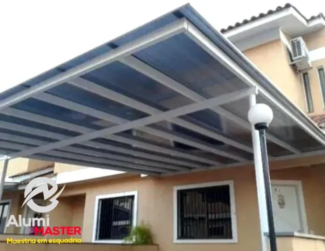 Toldo/cobertura em policarbonato