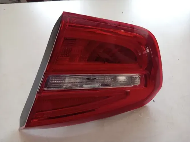 Lanterna Da Tampa T.d Mercedes Gla200 1.6 2017 5085