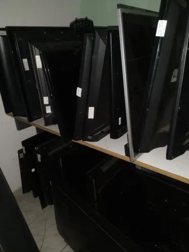 Lote de TVs com tela quebrada 