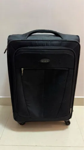Mala de viagem preta com rodinhas