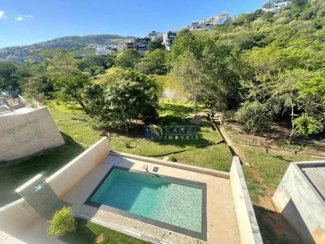 CASA à VENDA com PISCINA, 3 SUÍTES em CONDOMINIO FECHADO TIPO CLUBE VALE DAS ÁGUAS em BRAG