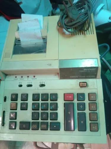 R$85 Máquina de Calcular de Rolo séc passado.