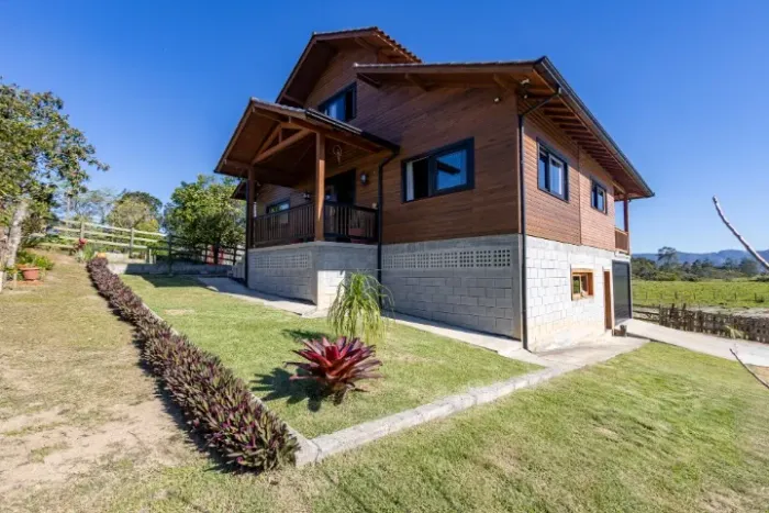 Casa com 240 m² em Terreno Amplo de 1.846,11 m² - Caruru, Tubarão/SC