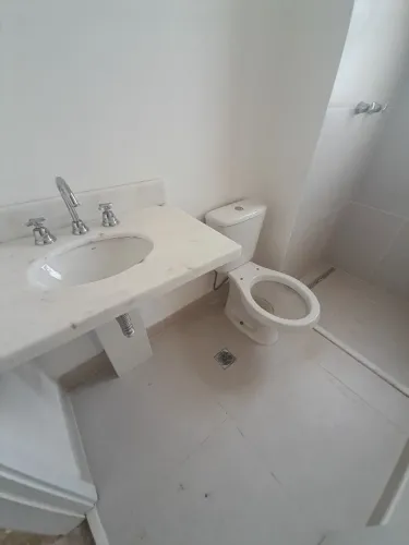 Bancada de banheiro completa, com cuba e torneira