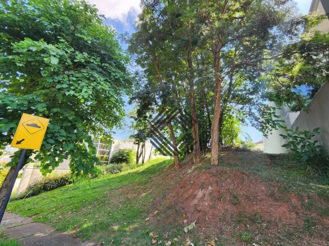 Terreno à venda no Condomínio Isaura em Sorocaba/SP.