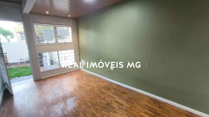 Casa para alugar com 2 quartos no bairro Santo Antônio - BH