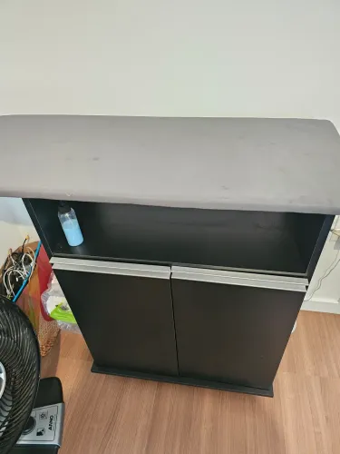 Móvel black passar roupas, com organizador. Cor preta com Tampo Cinza