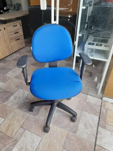 Cadeira giratória ergonômica- semi nova
