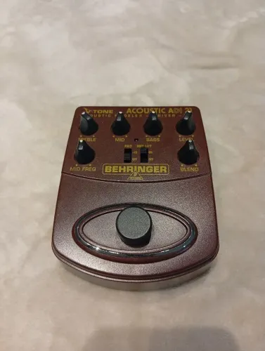 Pedal Behringer violão 