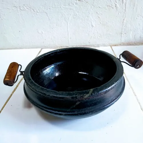 Antiga panela de pedra sabão 