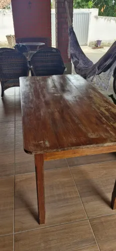 Mesa de madeira maciça