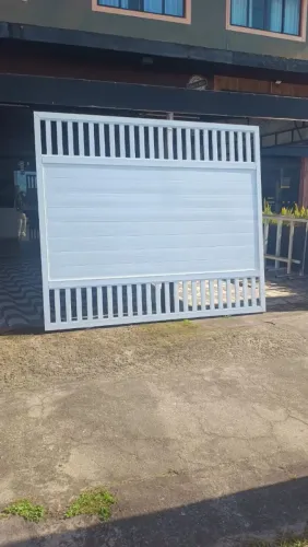 Portão alumínio branco 