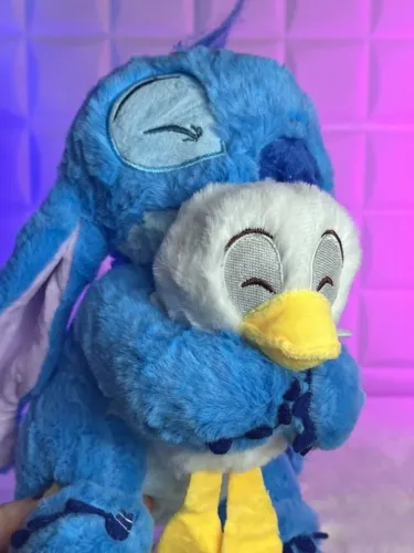 Pelúcia Stitch com Patinho - 25cm