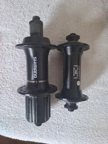 Par de Cubos Shimano - Roda de Bicicleta