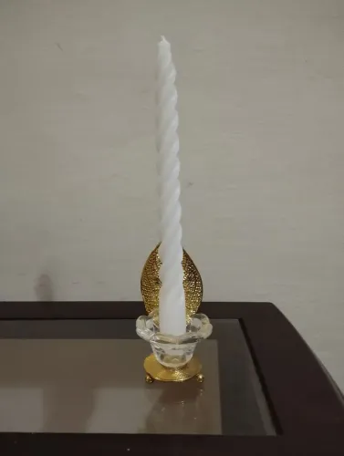 Castiçal Dourado com base de Vidro com Vela Torcida Bca
