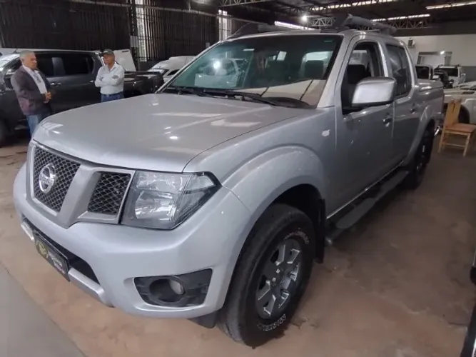 Nissan Frontier SV AT. CD 4X4 2.5 TB Dies. Aut. 2015