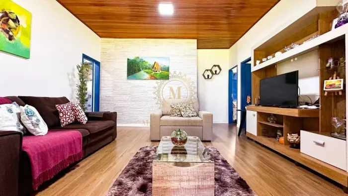 Sítio com casa ampla e aconchegante, piscina,lago, pomar e muito mais!