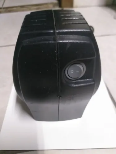 Estabilizador Enermax entrada 110/220v  saída 110v  300w