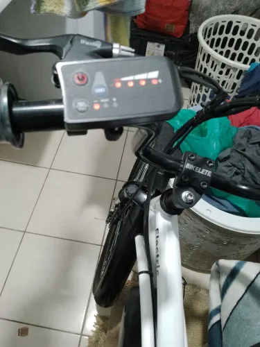 Bicicleta elétrica 350volte muito boa tenho nota fiscal