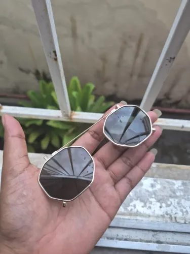 CLIPON HARU OCTA - LENTE ESCURA GEOMÉTRICA Clipon Haru estilo octagonal, moderno e leve.