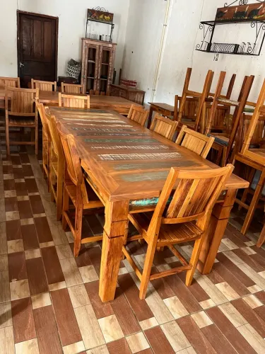 Mesa de Jantar Rústica de Madeira Maciça