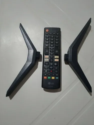 Vendo Controle remoto e pés TV LG 43P thinq Ai