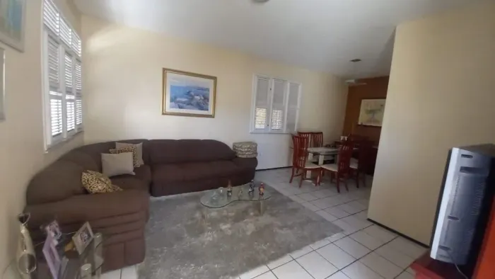 Oportunidade Única: Casa de Esquina à Venda!