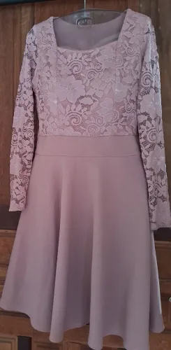 Vestido de Festa Elegante com Renda