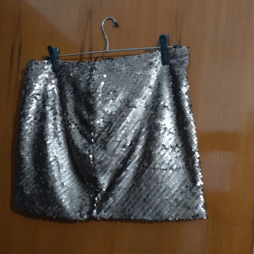 Saia lantejoula dourada 