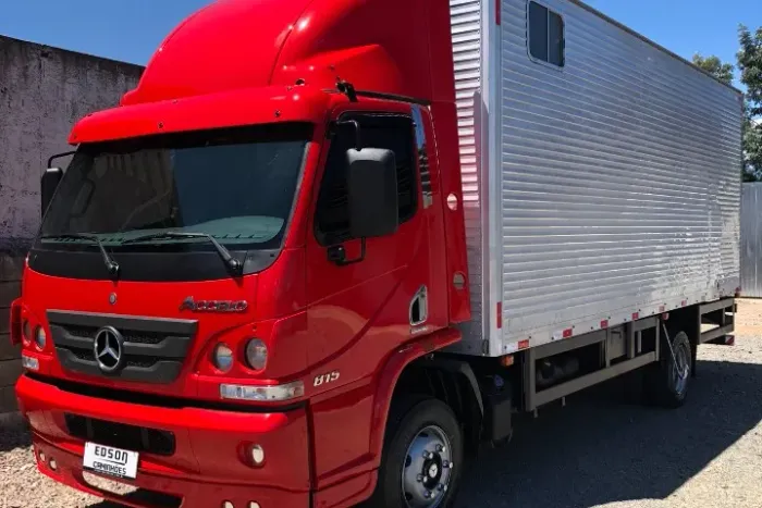 Accelo 815 Baú 2019