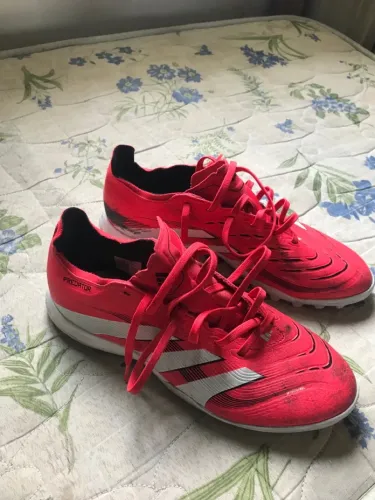 Vendo chuteira de society da adidas semi-nova tamanho 39/40