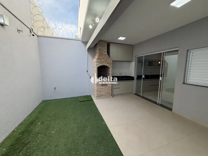 Casa disponível para locação no bairro Novo Mundo em Uberlândia-MG