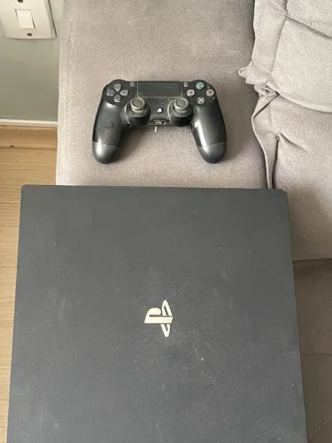 Ps4 pro com um controle