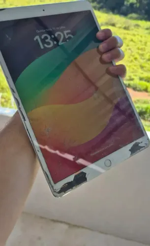 Vendo ipad pro a1701 tela esta quebrada mais funciona