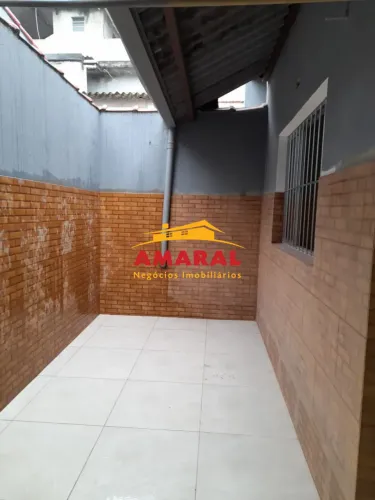 Casa com 2 Quartos e Quintal para Locação / Jd Leblon Suzano - S/P