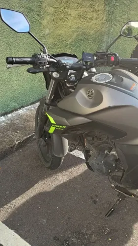 Moto Yamaha FZ25 2024