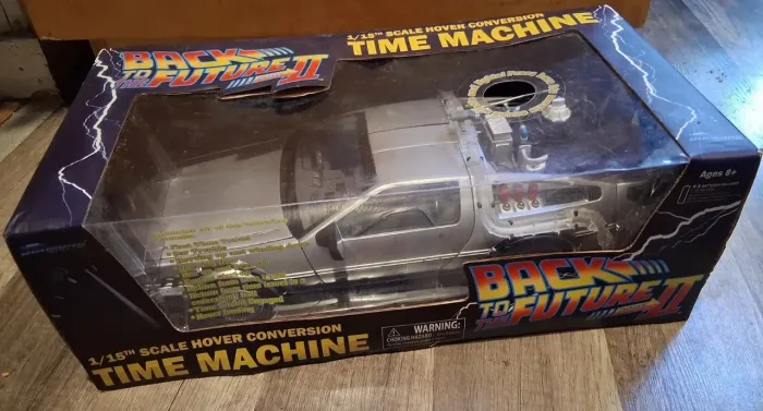 ? DeLorean Time Machine - Hover Conversion 1/15 - Diamond Select ?
