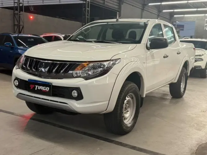Mitsubishi TRITON GLS 2.4 CD 4X4 TB Diesel Aut. 2024
