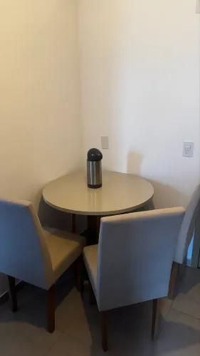 Mesa de Jantar Redonda 4 Lugares + 4 Cadeiras Estofadas | Excelente Estado
