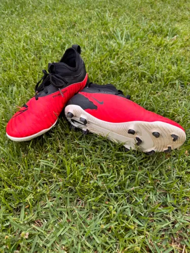 [BAIXOU] Chuteira Nike TAM 35 modelo: Phantom GX Club infantil Usada 3x