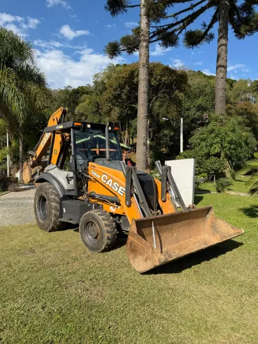 RETROESCAVADEIRA CASE 580N 2018