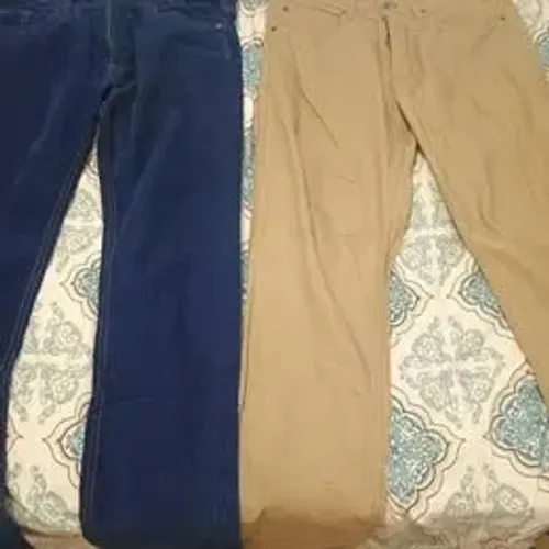 Duas calças masculina uma 39 e a outra 40