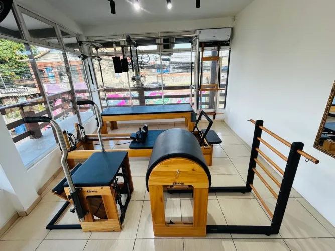 Equipamento completo de pilates da marca Kauffer