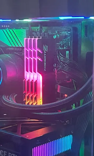 32 GB RAM GSKILL (4x8) CL16 RGB