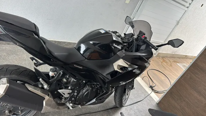 Kawasaki ninja 400 com manual revisão feita recente preço 26 800telefone ?