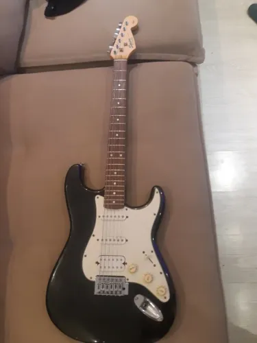 GUITARRA FENDER