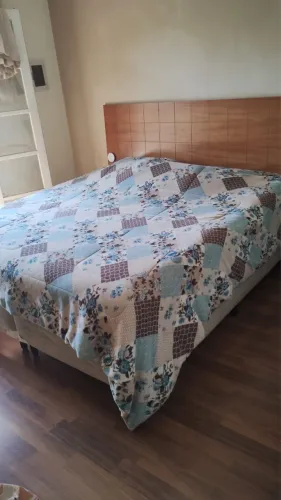 CAMA KING COM CABECEIRA